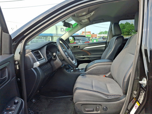 Used 2015 Toyota Highlander LE image 14