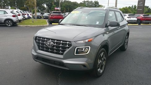 Certified 2022 Hyundai Venue Limited w/ Cargo Package image 2