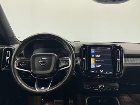 Used 2019 Volvo XC40 T5 R-Design image 3