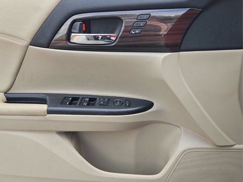 Used 2017 Honda Accord EX-L image 25