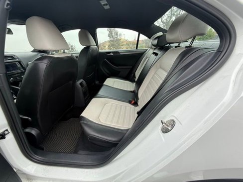Used 2016 Volkswagen Jetta Sport image 13