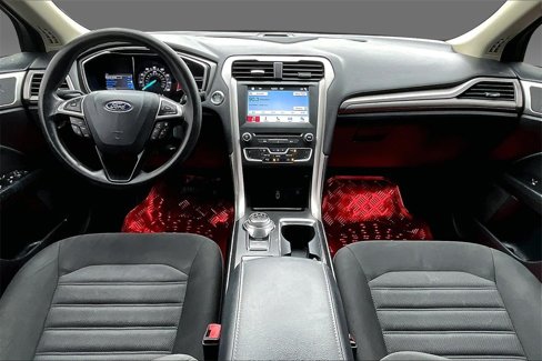 Used 2017 Ford Fusion SE w/ Fusion SE Technology Package image 9