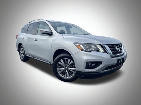 Used 2020 Nissan Pathfinder SV image 2