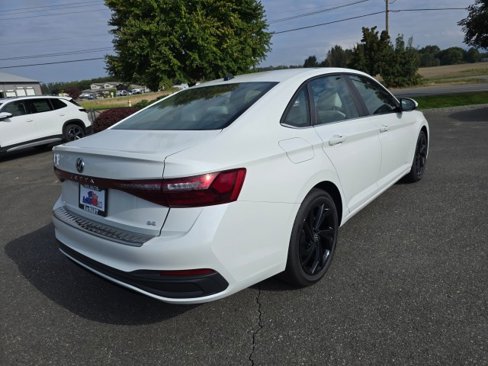 New 2025 Volkswagen Jetta SE image 4