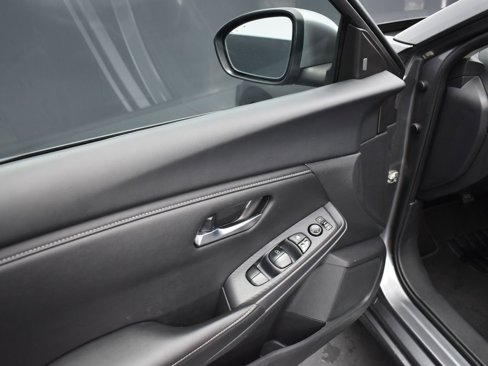 Used 2024 Nissan Sentra SV image 11