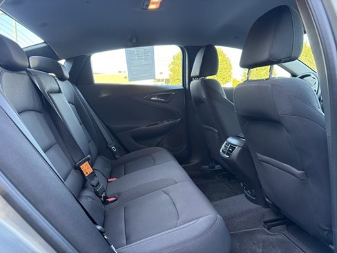 Used 2017 Chevrolet Malibu LT image 17