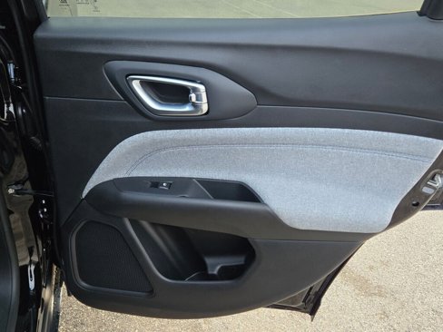 New 2025 Jeep Compass Sport image 9