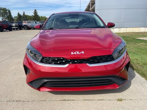 Used 2023 Kia Forte LXS image 2
