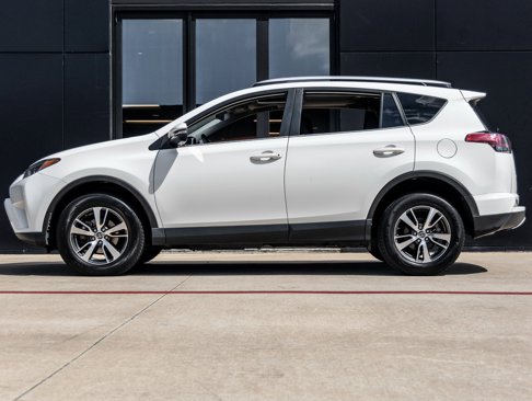 Used 2018 Toyota RAV4 XLE image 9