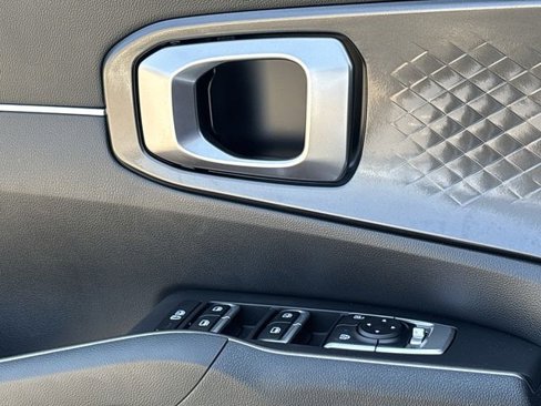 Used 2023 Kia Sorento S image 22