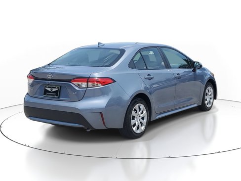 Used 2022 Toyota Corolla LE image 3