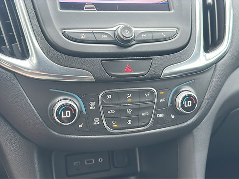 Used 2021 Chevrolet Equinox LT image 33