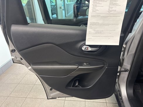 Used 2016 Jeep Cherokee Latitude w/ Safety/Convenience Group image 15
