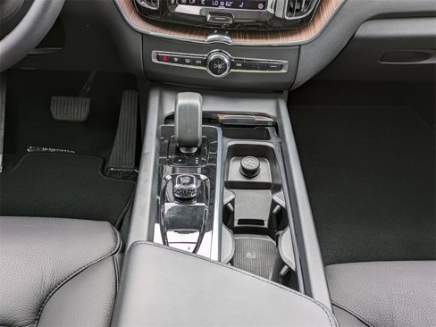 Certified 2023 Volvo XC60 B5 Plus w/ Climate Package image 19