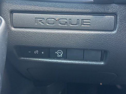 Used 2024 Nissan Rogue S image 29