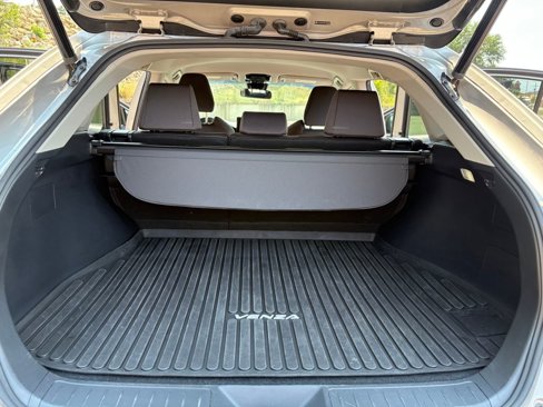 Used 2021 Toyota Venza LE w/ Carpet Mat Package (TMS) image 18
