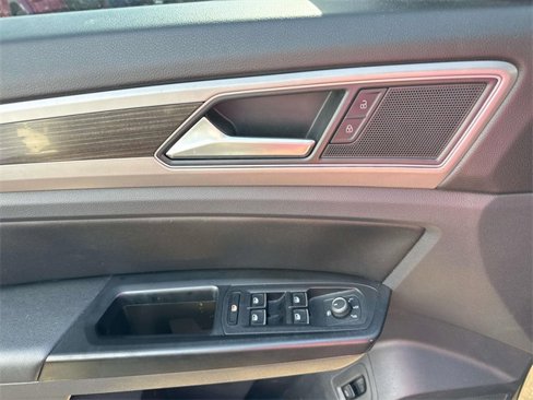 Used 2019 Volkswagen Atlas SE image 25