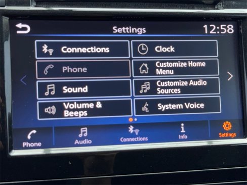 Used 2018 Nissan Rogue SV image 25