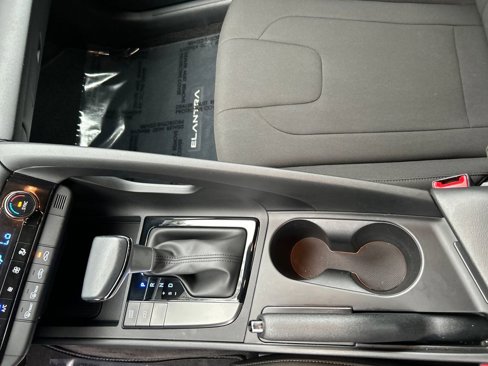 Certified 2025 Hyundai Elantra Sport image 14