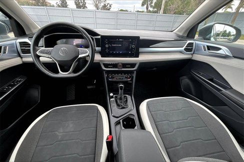 Certified 2025 Volkswagen Taos SE w/ Black Wheel Package image 3