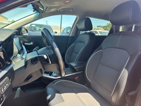 Used 2022 Kia Niro EX image 10