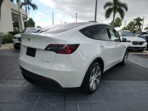 Used 2020 Tesla Model Y Long Range image 8