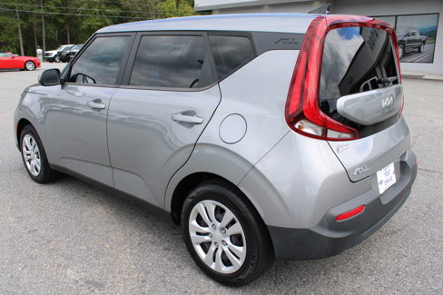 Used 2022 Kia Soul LX image 8