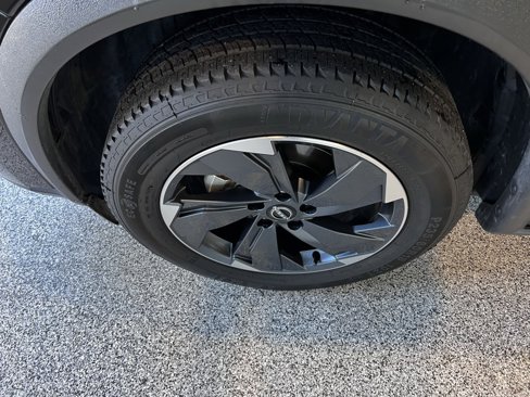 Used 2024 Nissan Rogue SV image 13
