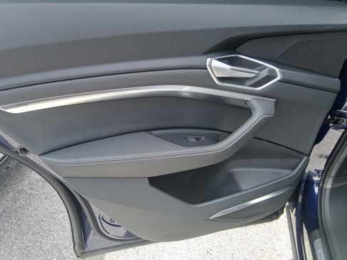 Certified 2022 Audi e-tron Premium Plus w/ Premium Plus Package image 20