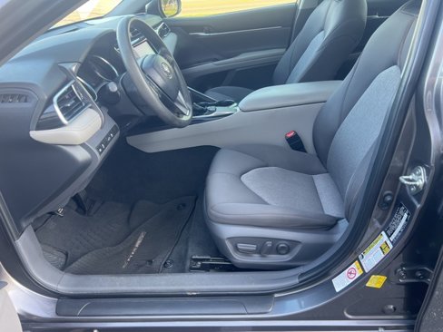 Used 2018 Toyota Camry LE image 17