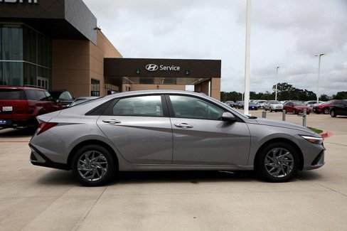 Used 2024 Hyundai Elantra SEL image 8