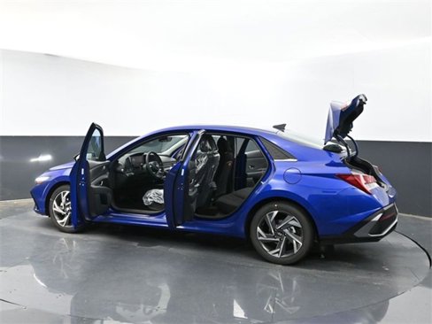 Used 2024 Hyundai Elantra SEL w/ Convenience Package image 41