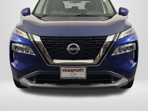 Used 2022 Nissan Rogue SV image 2