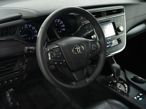 Used 2017 Toyota Avalon XLE Premium image 18