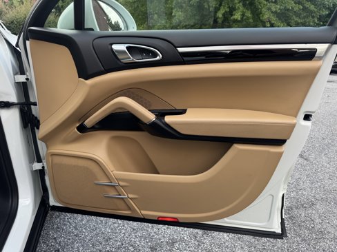 Used 2016 Porsche Cayenne image 6