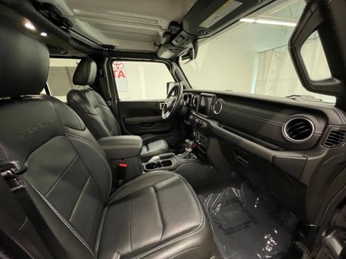 Used 2022 Jeep Wrangler Unlimited Sahara image 8