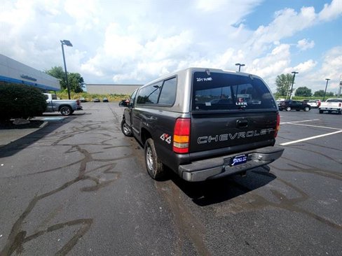 Used 2000 Chevrolet Silverado 1500 LS image 4