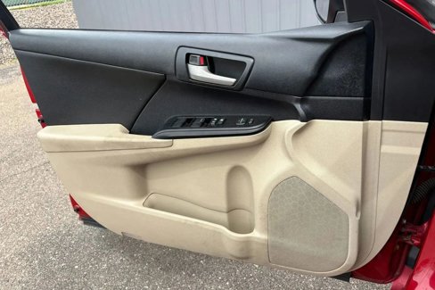 Used 2014 Toyota Camry LE image 8