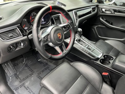 Used 2017 Porsche Macan Turbo image 4