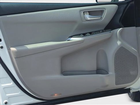 Used 2016 Toyota Camry LE image 18