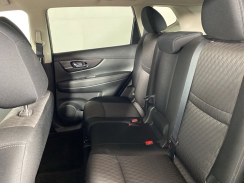 Used 2019 Nissan Rogue SV w/ Premium Package image 13