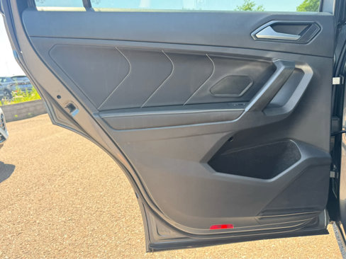 Certified 2022 Volkswagen Tiguan SE R-Line image 36