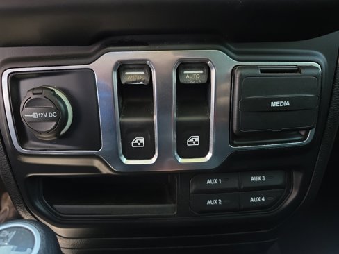 Used 2019 Jeep Wrangler Sport image 19