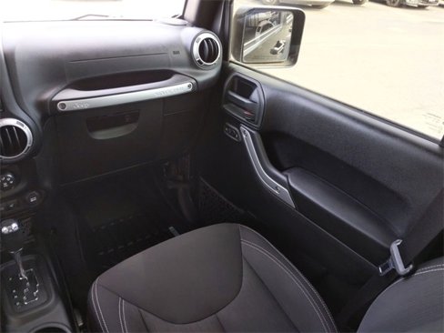 Used 2016 Jeep Wrangler Unlimited Sahara w/ Dual Top Group image 16