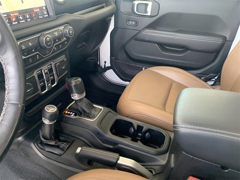 Used 2020 Jeep Wrangler Unlimited Sahara image 35