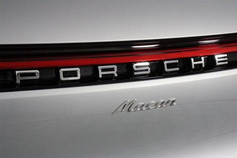 Certified 2025 Porsche Macan image 22