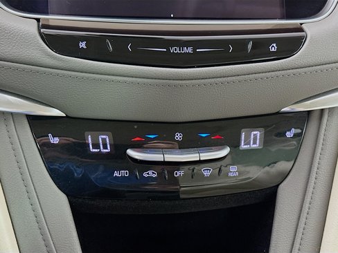 Used 2017 Cadillac XT5 Luxury w/ Driver Awareness Package image 16