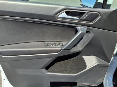 Used 2019 Volkswagen Tiguan SE image 13