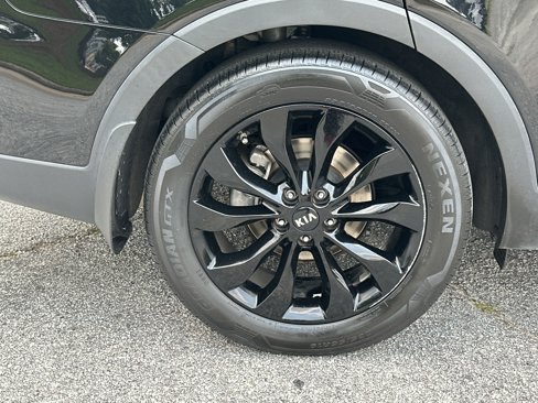 Used 2020 Kia Sorento EX image 17