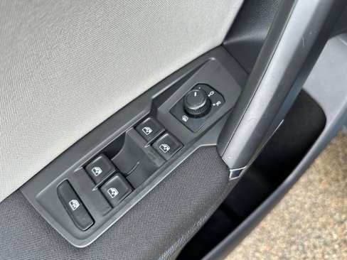 Used 2020 Volkswagen Tiguan S image 22